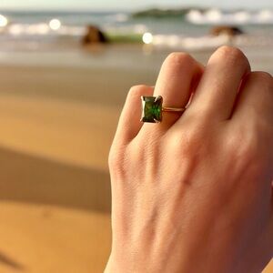 NWT Pure solid 14K gold Emerald Ring size 5 US